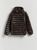 Kurtki męskie - Reserved - Pikowana kurtka z kapturem - ciemnobrązowy - miniaturka - grafika 1