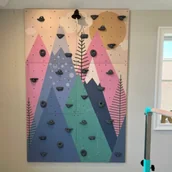 Wyposażenie pokoiku dziecięcego - Ścianka wspinaczkowa „Góry” Różowe - miniaturka - grafika 1