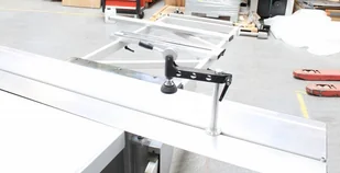 Piła formatowa używana 2019r., piła główna i podcinak na osobnych silnikach (max długość podcinania: 3200 mm, stół roboczy: 1000 x 700 mm) 44381570 - Inne urządzenia budowlane - miniaturka - grafika 5