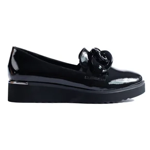 Vinceza Lakierowane mokasyny na platformie z łańcuszkiem Shelovet czarne - Mokasyny damskie - miniaturka - grafika 1
