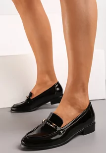 Czarne Lakierowane Mokasyny Loafersy z Minimalistyczną Klamrą i Skórzaną Wkładką Sathoma - Mokasyny damskie - miniaturka - grafika 1