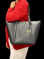 Torebki damskie - Michael Kors torba na ramię czarna Pratt - miniaturka - grafika 1