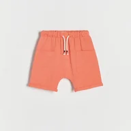 Spodenki dla niemowląt - Reserved - Bawełniane szorty z kieszeniami - Pomarańczowy - miniaturka - grafika 1