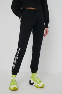 New Balance spodnie dresowe damskie kolor czarny z nadrukiem - Spodnie damskie - miniaturka - grafika 1
