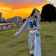 Inne - TEMU Zestaw 2 szt. Damskie: Bluzka z Długim Rękawem i Asymetrycznym Dekoltem z Nadrukiem Liter & Spodnie Dresowe - miniaturka - grafika 1