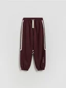 Spodnie i spodenki dla chłopców - Reserved - Bawełniane spodnie - bordowy - miniaturka - grafika 1