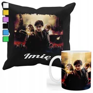 Gadżety dla niej i dla niego - ZESTAW KUBEK + PODUSZKA Z POSZEWKĄ- PREZENT DLA FANA CZARODZIEJ FILM + IMIĘ - miniaturka - grafika 1