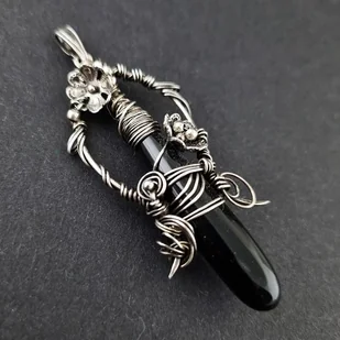 Czarny sztylet - Naszyjniki - miniaturka - grafika 1