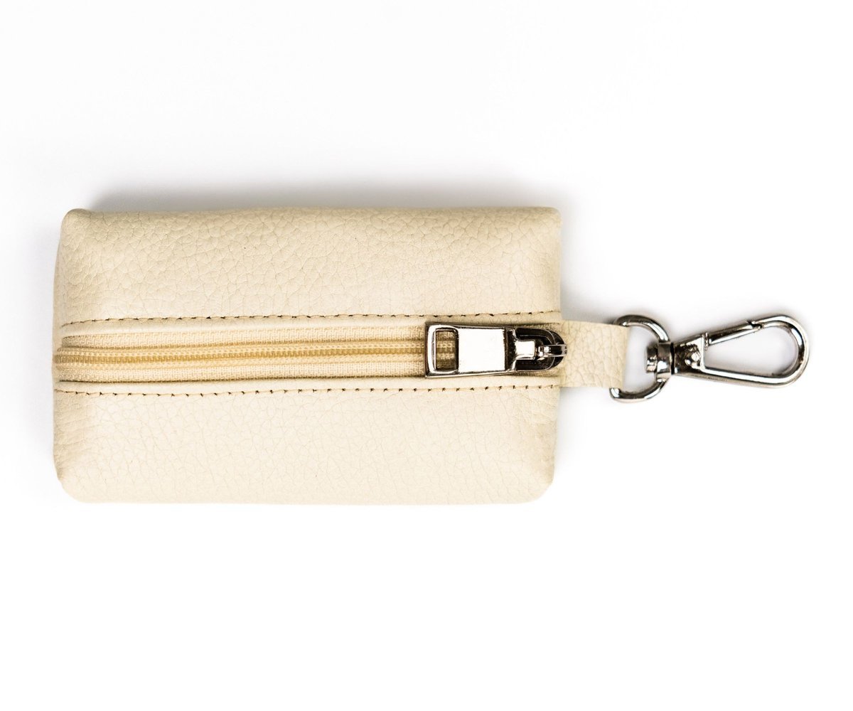 Skórzane etui na klucze beżowe na suwak kółeczko na łańcuszku karabińczyk małe