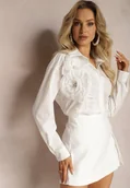 Koszule damskie - Biała Koszula z Aplikacjami w Kształcie Kwiatów z Cyrkoniami i Falbanką Loralei - miniaturka - grafika 1