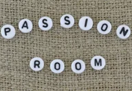 Dekoratorstwo - [70283] Koralik moneta z literką 7mm biała 100szt - miniaturka - grafika 1