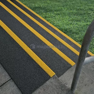 Nakładki GRP na schody COBAGRIP Wym. 345x55mm (Długość: 1m) - Wyposażenie miejsc publicznych - miniaturka - grafika 4