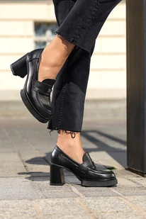 Czarne mokasyny skórzane damskie z ozdobą na szerokim klocku PRODUKT POLSKI Casu 20169-39 - Mokasyny damskie Czarne mokasyny skórzane damskie z ozdobą na szerokim klocku PRODUKT POLSKI Casu 20169-39 - Mokasyny damskie - miniaturka - grafika 1