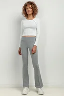 Spodnie sportowe damskie - Spodnie dzwony z dzianiny dresowej z kantem, T414, jasnoszare - miniaturka - grafika 1