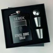 Gadżety dla niej i dla niego - Piersiówka dla piłkarza strzel sobie gola z imieniem - miniaturka - grafika 1