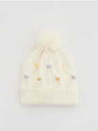 Czapki damskie - Reserved - Czapka z pomponem - złamana biel - miniaturka - grafika 1