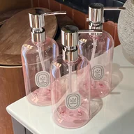 Pozostałe akcesoria kosmetyczne - TEMU Elegancki 500ml przezroczysty różowy dozownik z metalową pokrywką - Idealny do mydła ręcznego, szamponu, balsamu, płynu do prania ciała, olejków - miniaturka - grafika 1
