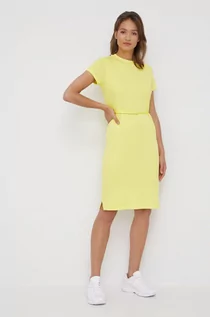 Sukienki - Calvin Klein sukienka bawełniana kolor żółty midi prosta - grafika 1