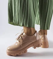 Półbuty damskie - Beżowe lakierowane półbuty Kelly-37 - miniaturka - grafika 1