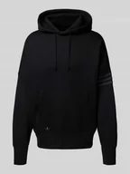 Bluzy męskie - Bluza z kapturem, obniżonymi ramionami i kieszenią kangurką - miniaturka - grafika 1