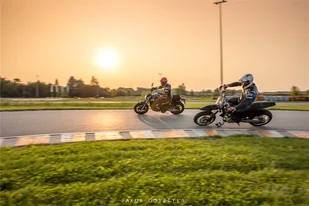 Wolne treningi motocyklowe z pomiarem czasu w Krakowie - Czasopisma - miniaturka - grafika 1