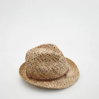 Czapki dla dzieci - Reserved Reserved - Słomkowy kapelusz z rzemykiem - Beżowy - grafika 1