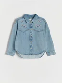 Bluzki dla dziewczynek - Reserved - Jeansowa koszula z haftowanymi kwiatami - niebieski - miniaturka - grafika 1