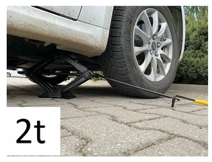 Podnośnik samochodowy lewarek trapezowy 2T z grzechotką kół i pokrowcem SILVER - Podnośniki - miniaturka - grafika 9