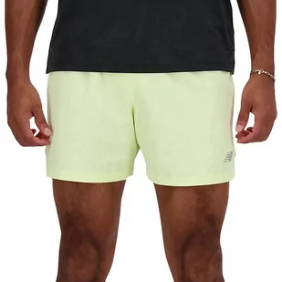 Spodenki New Balance MS41286LLT - żółte - Spodnie sportowe męskie - miniaturka - grafika 1