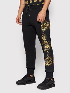 Spodnie sportowe męskie - Versace Jeans Couture Spodnie dresowe Contr Print Garland 72GAA3C9 Czarny Regular Fit - grafika 1