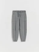 Spodnie i spodenki dla chłopców - Reserved - Joggery z efektem sprania - ciemnoszary - miniaturka - grafika 1