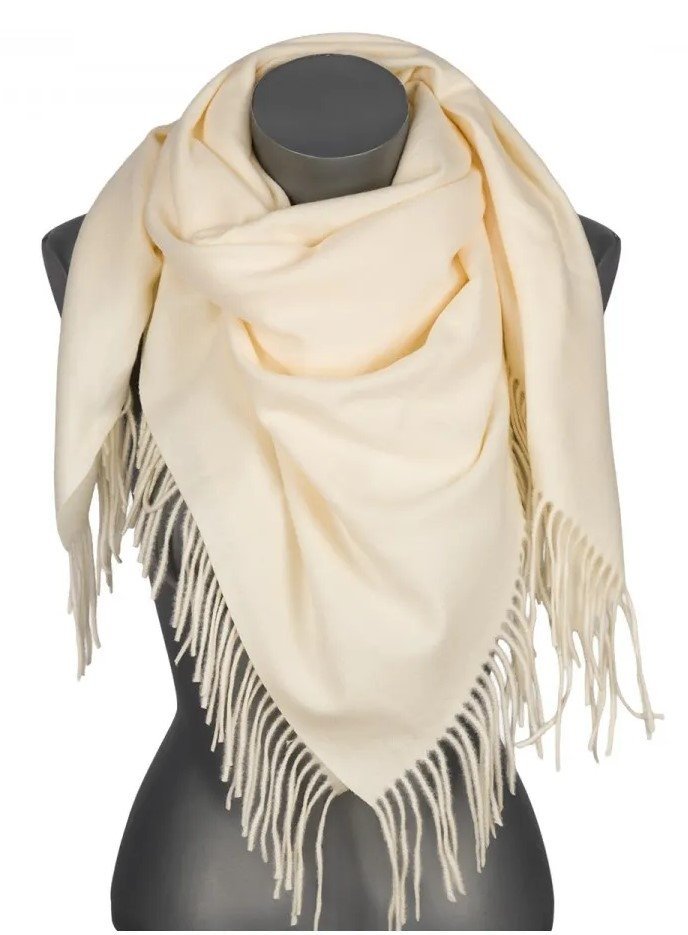 Chusta damska bawełniana jednokolorowa na prezent z frędzlami FGC-29 krem