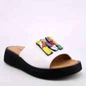 Klapki i japonki damskie - VINCEZA 66623 damskie klapki skórzane na koturnie białe - miniaturka - grafika 1