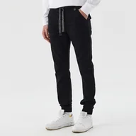 Spodnie męskie - Cropp - Czarne jeansowe joggery - Czarny - miniaturka - grafika 1