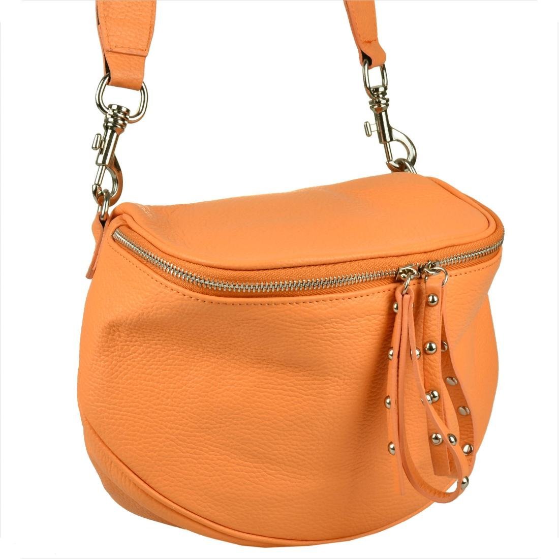 Lekka skórzana pomarańczowa torebka listonoszka z szerokim paskiem.