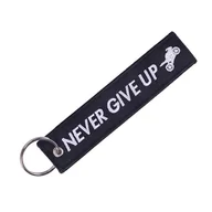 Akcesoria motoryzacyjne - Brelok Do Kluczy Never Give Up Nigdy Się Nie Poddawaj - miniaturka - grafika 1