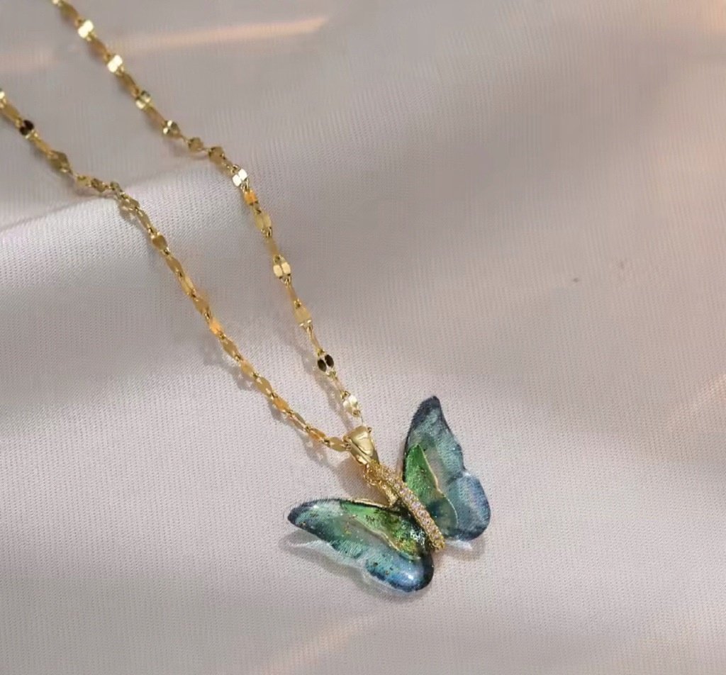 Naszyjnik wisiorek Motyl Z Diamencikami Kryształkami Butterfly Diamentowy