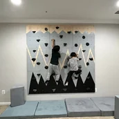 Wyposażenie pokoiku dziecięcego - Ścianka wspinaczkowa Góry Szare - miniaturka - grafika 1