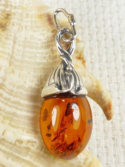 Wisiorek srebrny z bursztynem 621-70