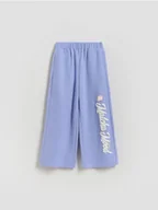 Spodnie i spodenki dla dziewczynek - Reserved - Spodnie dresowe z nadrukiem - jasnoniebieski - miniaturka - grafika 1