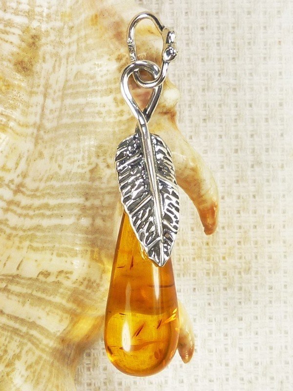 Wisiorek srebrny z bursztynem 604-48