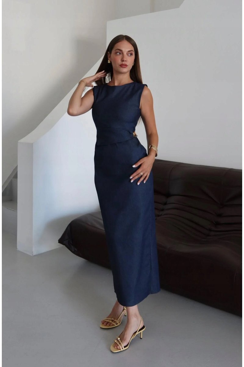 ELEGANCKA GRANATOWA SUKIENKA PROSTA BEZ RĘKAWÓW MIDI S 5GA*
