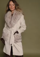 Płaszcze damskie - Beżowy Płaszcz Wiązany w Talii z Futrzanym Kołnierzem i Kieszeniami Perrie - miniaturka - grafika 1