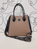 Torebki damskie - Czarna sztywna torebka shopperka z ozdobnymi zamkami taupe - miniaturka - grafika 1