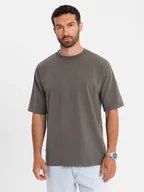 Koszulki męskie - T-shirt bawełniany męski LOOSE FIT z okrągłym dekoltem ciemnooliwkowy V7 OM-TSBC-0234 L - miniaturka - grafika 1