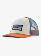 Czapki męskie - Czapka z daszkiem Patagonia P-6 Logo LoPro Trucker Hat - white/redtail rust - miniaturka - grafika 1