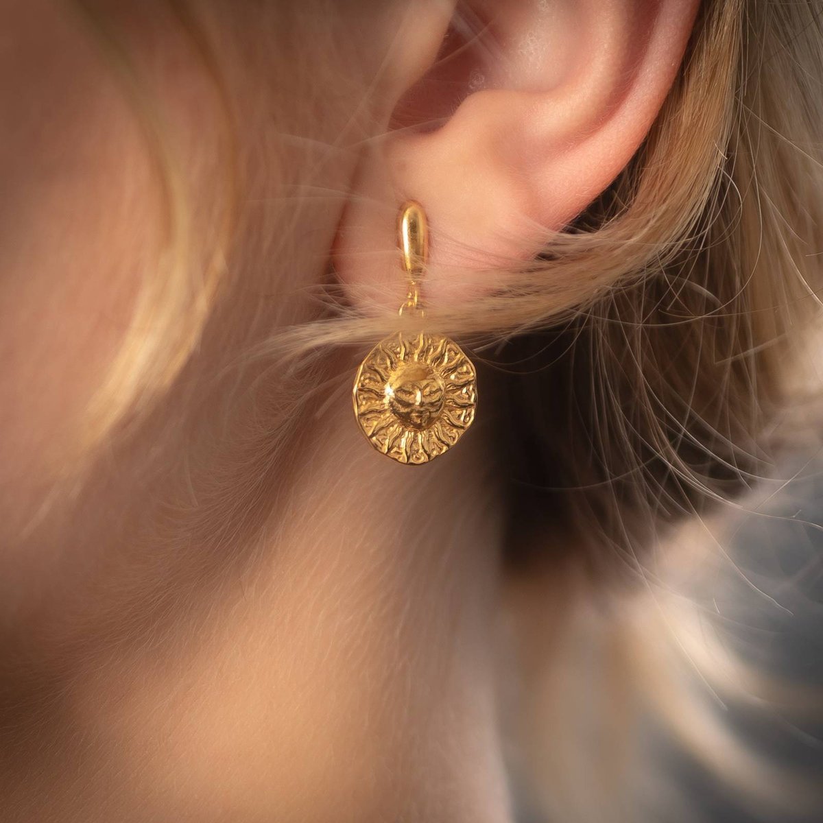 Skorulski Jewellery, Kolczyki na wiszących sztyftach- słońce i srebro złocone