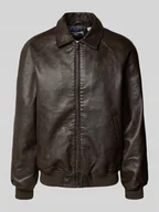 Kurtki męskie - bomberka z materiału skóropodobnego z wpuszczanymi kieszeniami model 'Signature' - miniaturka - grafika 1