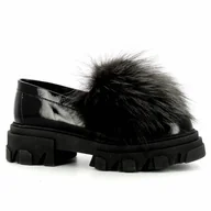 Mokasyny damskie - Czarne lakierowane mokasyny z futerkiem CARINII - Carinii - miniaturka - grafika 1
