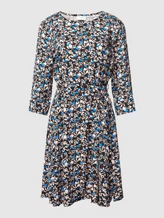 Sukienki - Sukienka mini z wiskozy z materiałowym paskiem model ‘CELINA’ - grafika 1